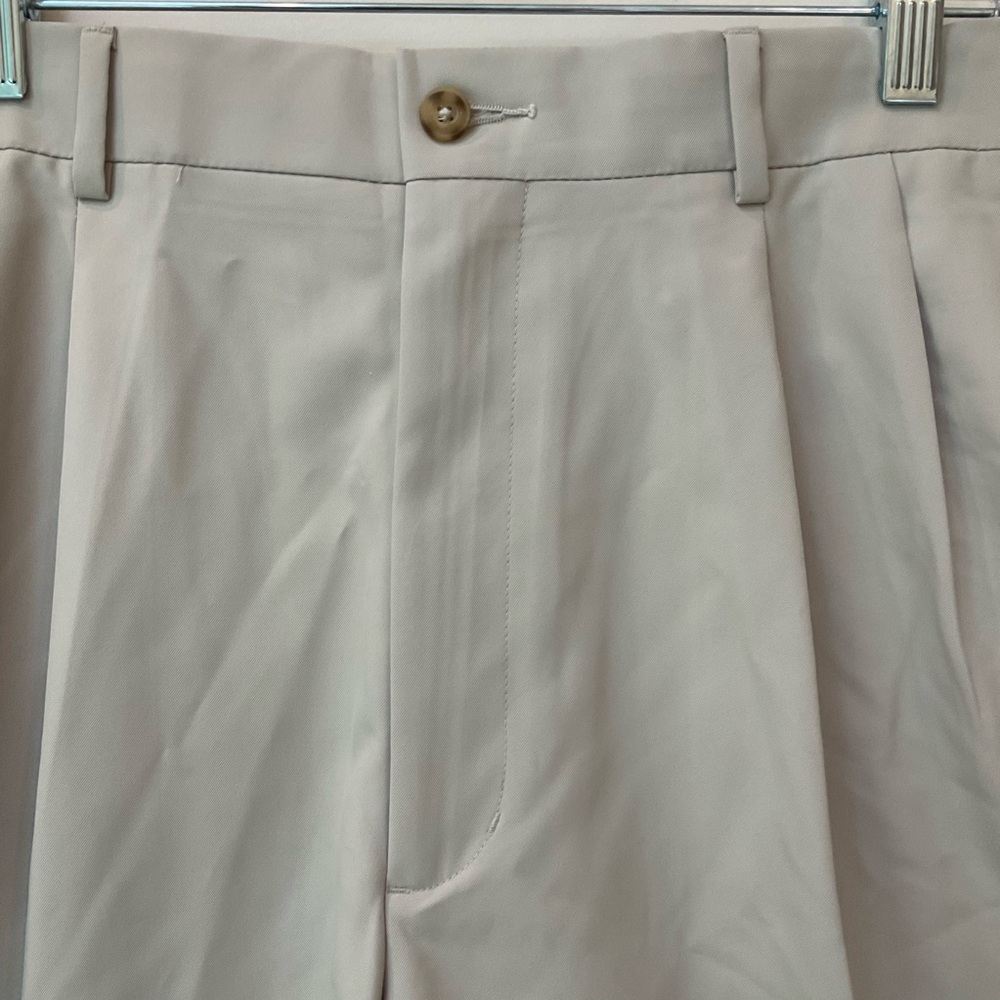 Champions Tour Men’s Shorts NWOT, Pleated Front, Zip, Loops, Side Lockets, Sz 36 - Picture 2 of 12